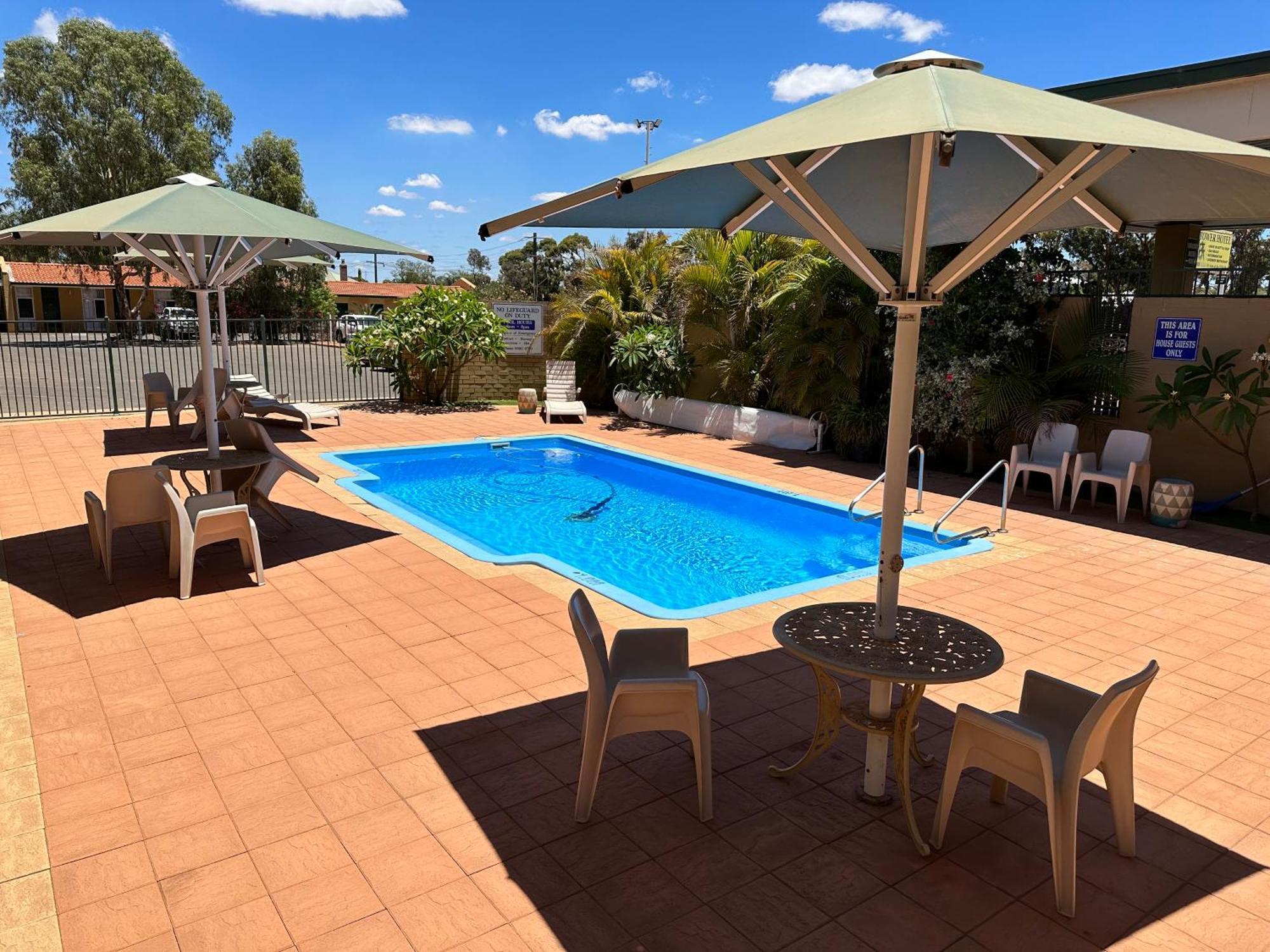 The Tower Hotel Kalgoorlie Exterior photo