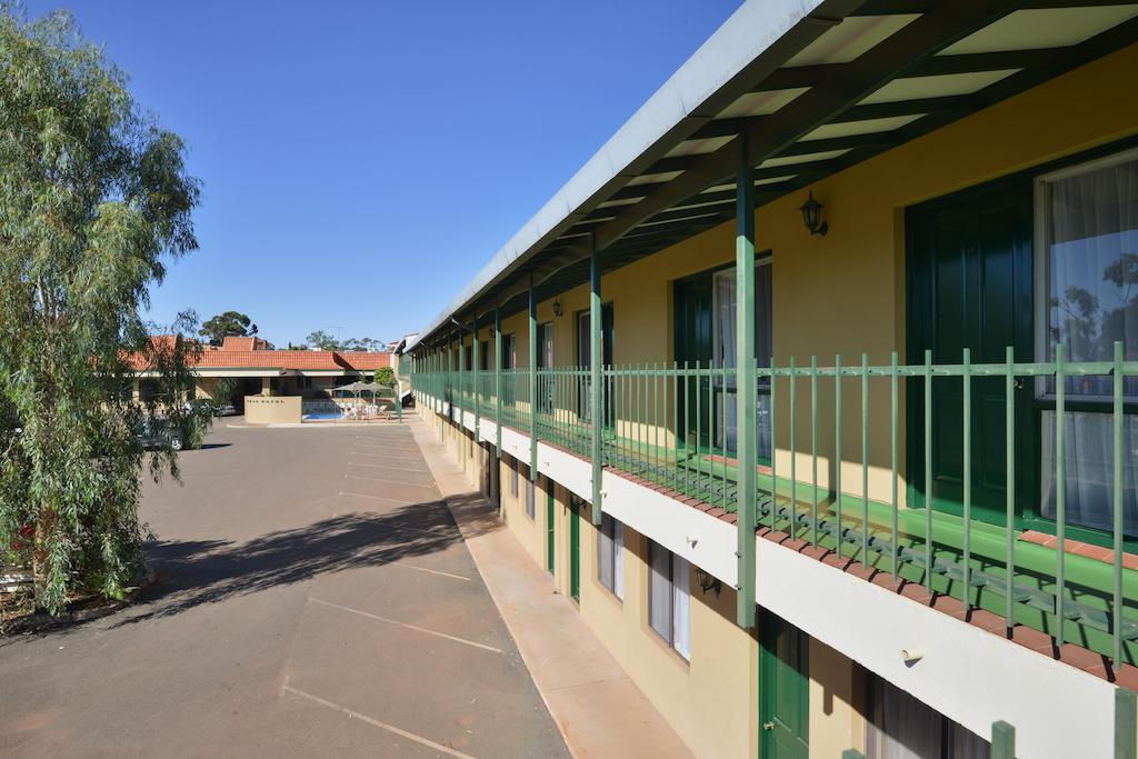 The Tower Hotel Kalgoorlie Exterior photo